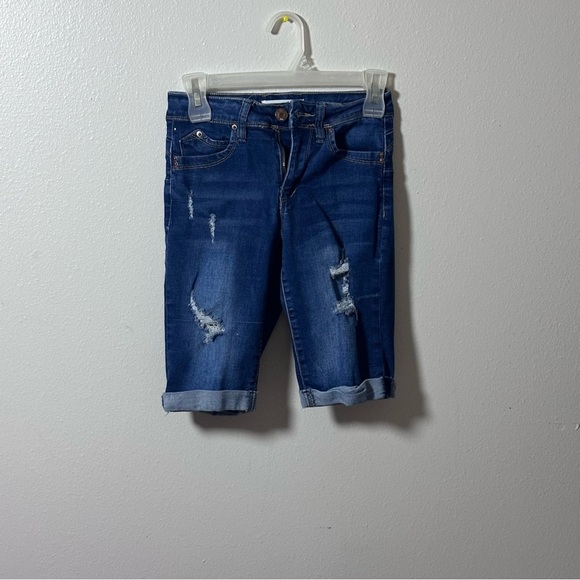 YMI Women Denim Ripped Curvy Fit Shorts Capri Size 0/24. - Picture 1 of 9